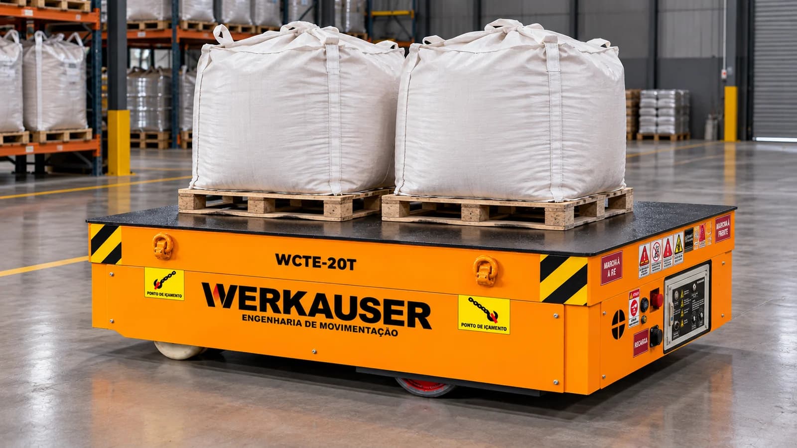 Carro elétrico industrial Werkauser transportando big bags sobre a plataforma