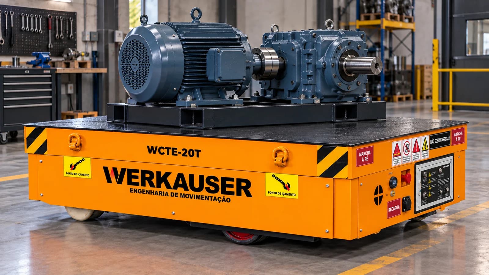 Equipamento industrial pesado sobre a plataforma de um carro de transporte Werkauser